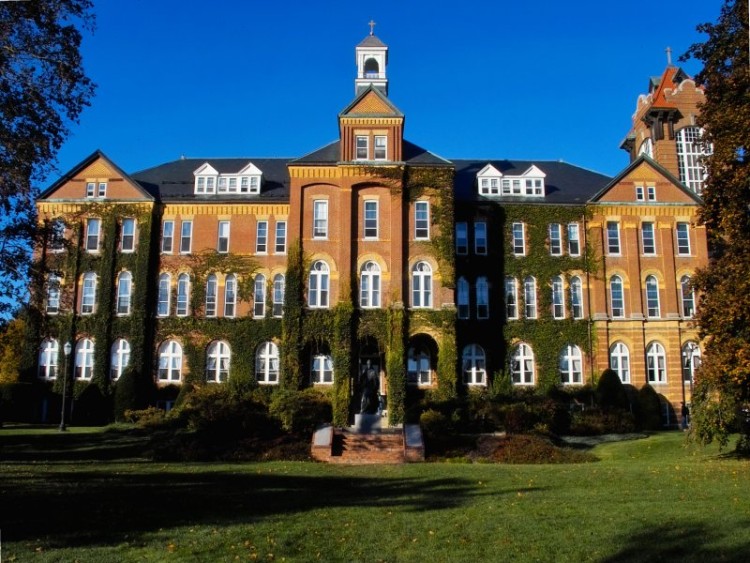 Alumni_Hall_1889_Sun