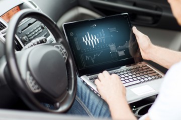 laptop-coneccted-car-shutterstock